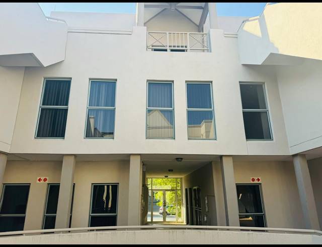 1,800M² BUILDING FOR SALE IN HATFIELD